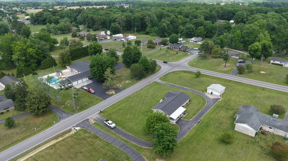 1406 Ellington Dr Lafayette, TN 37083