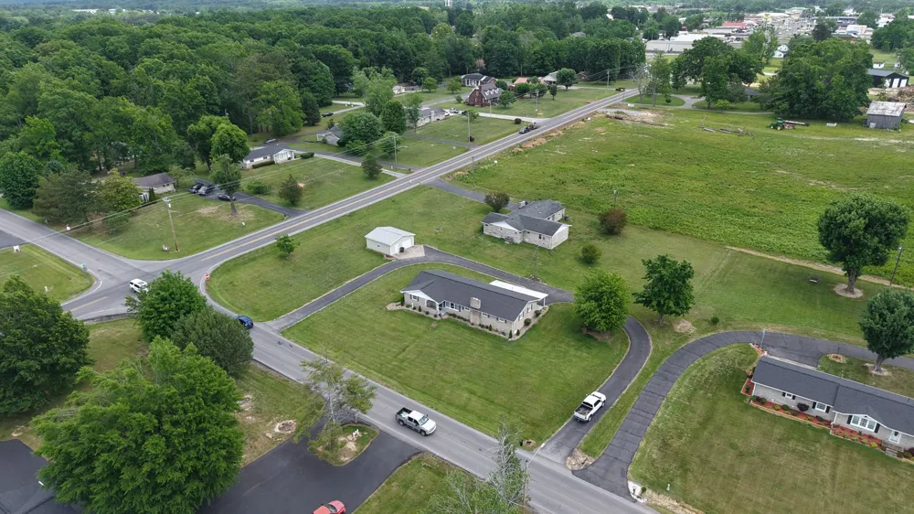 1406 Ellington Dr Lafayette, TN 37083
