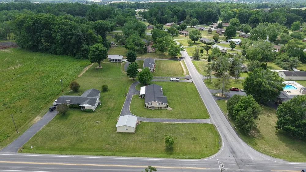 1406 Ellington Dr Lafayette, TN 37083