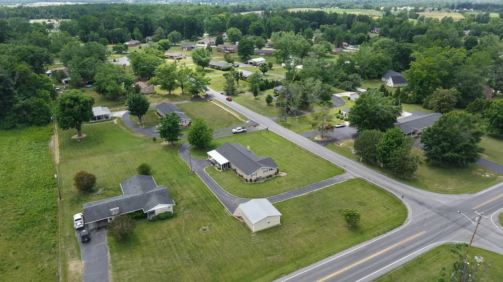 1406 Ellington Dr Lafayette, TN 37083