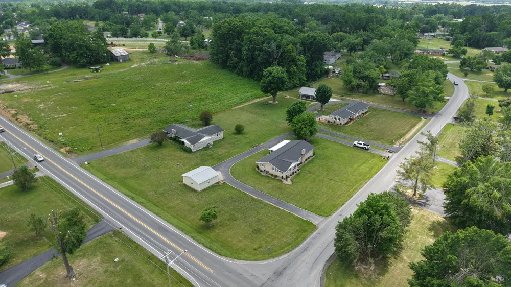 1406 Ellington Dr Lafayette, TN 37083