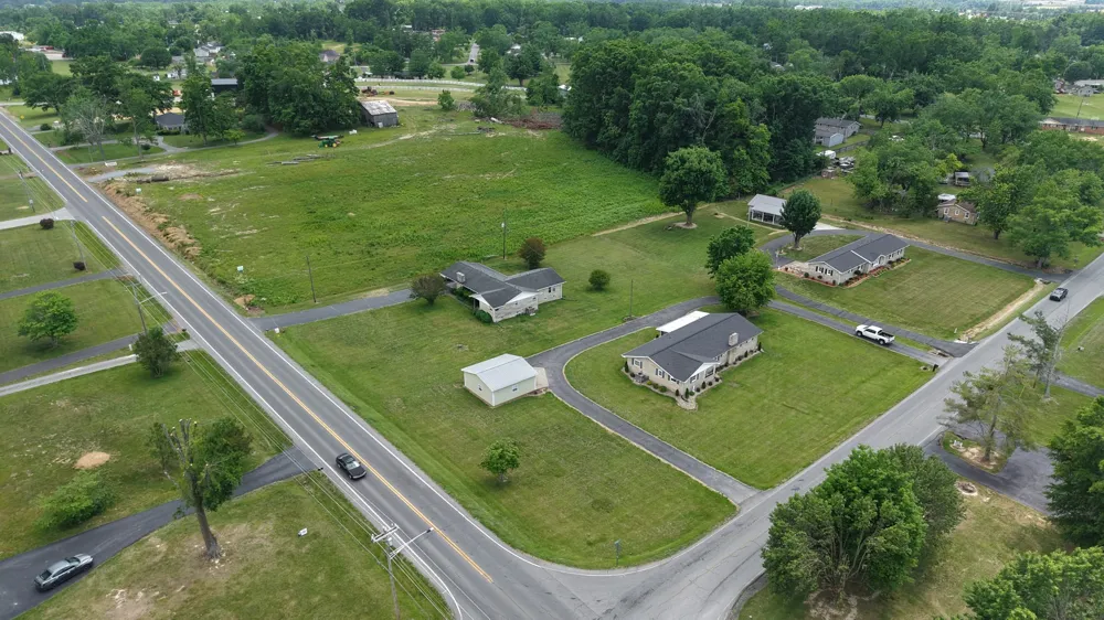 1406 Ellington Dr Lafayette, TN 37083