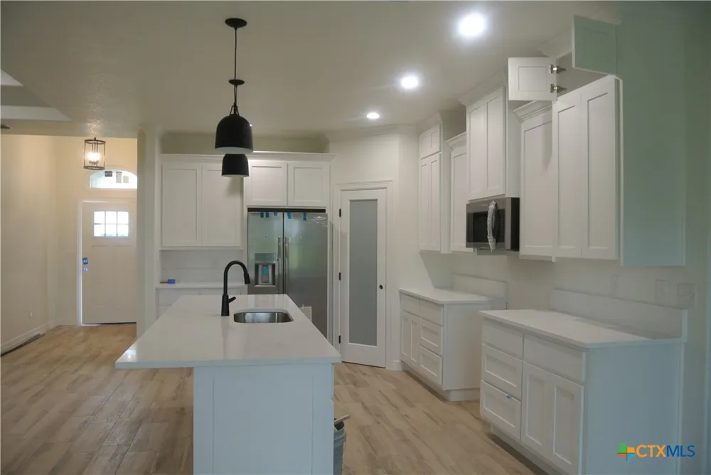 112 Rustic Woods Marion, TX 78124