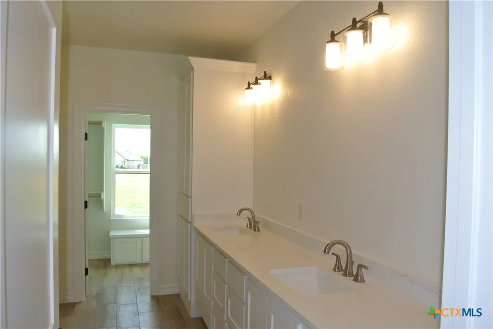 112 Rustic Woods Marion, TX 78124