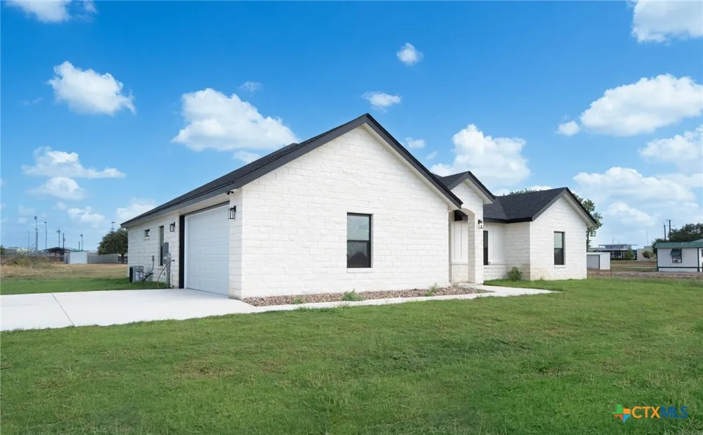 112 Rustic Woods Marion, TX 78124
