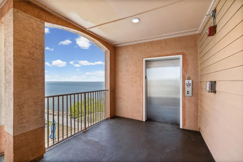 5000 CULBREATH KEY WAY #9-216 Tampa, FL 33611