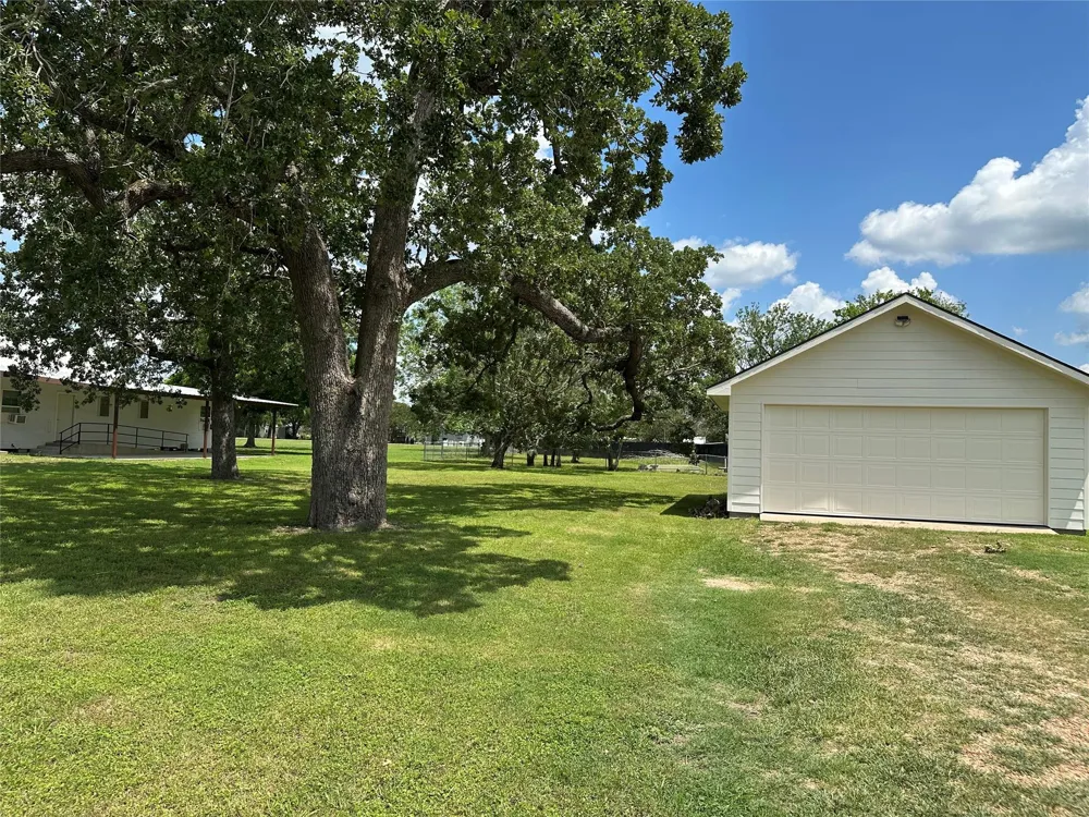 107 W Colorado Sky Street Ellinger, TX 78938