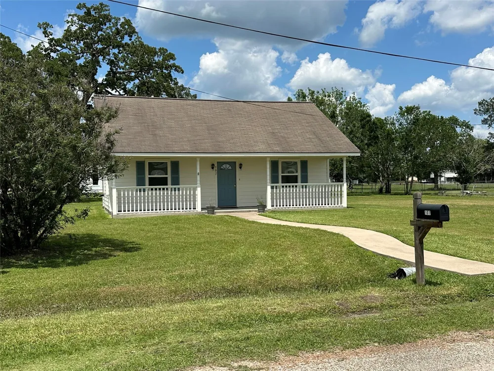 107 W Colorado Sky Street Ellinger, TX 78938