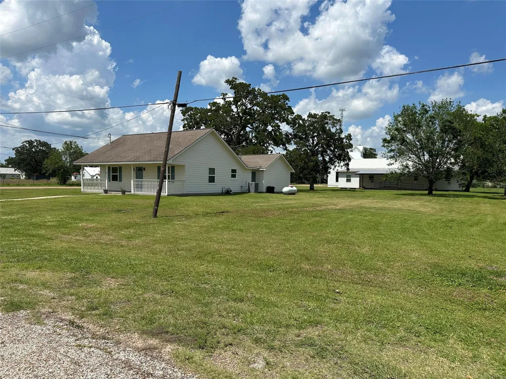 107 W Colorado Sky Street Ellinger, TX 78938