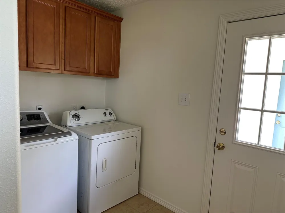 107 W Colorado Sky Street Ellinger, TX 78938