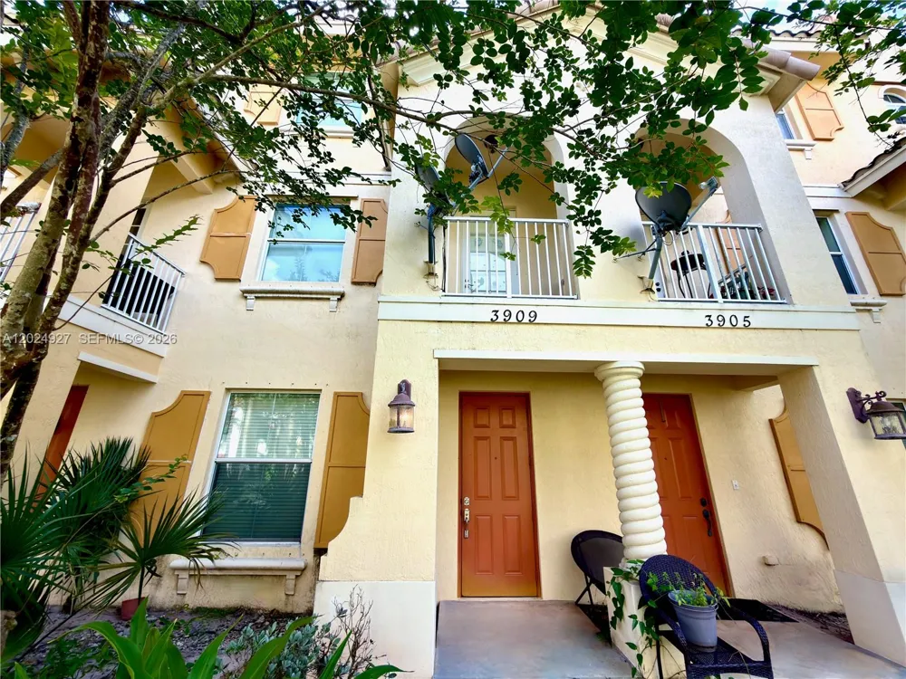 3909 White Peacock Ln Coconut Creek, FL 33073