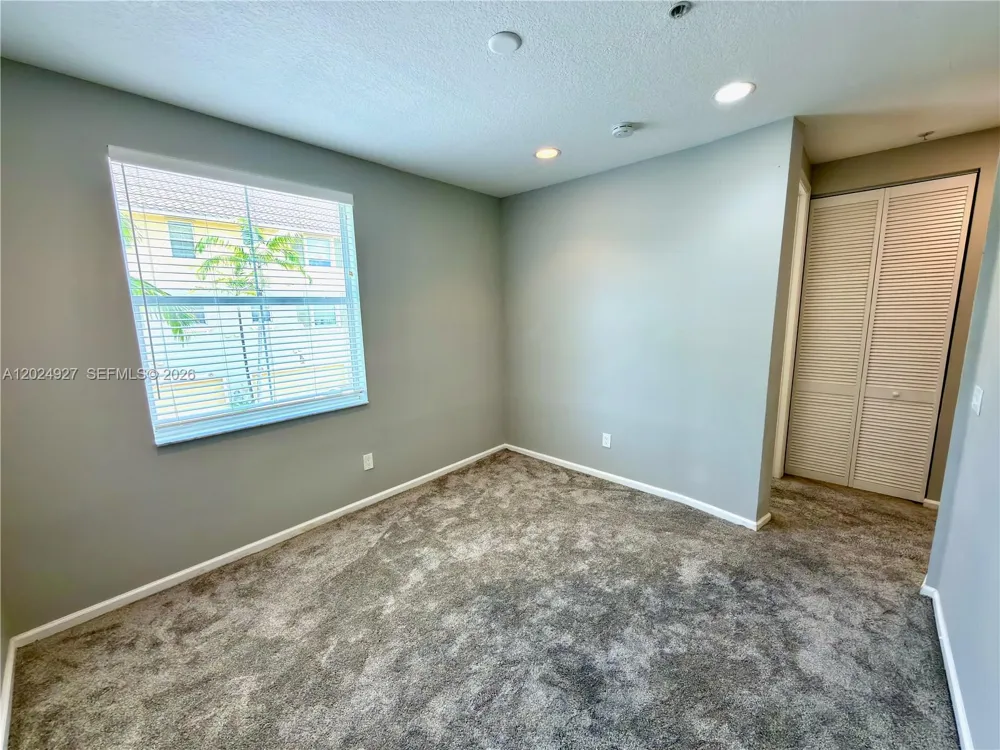 3909 White Peacock Ln Coconut Creek, FL 33073