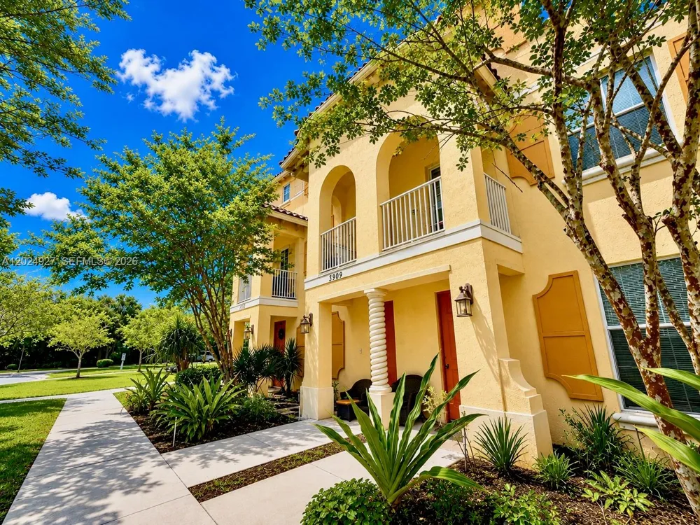 3909 White Peacock Ln Coconut Creek, FL 33073