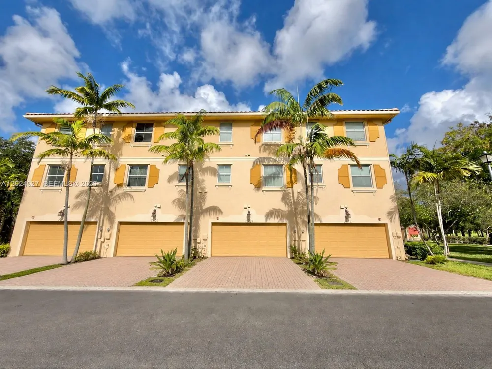 3909 White Peacock Ln Coconut Creek, FL 33073