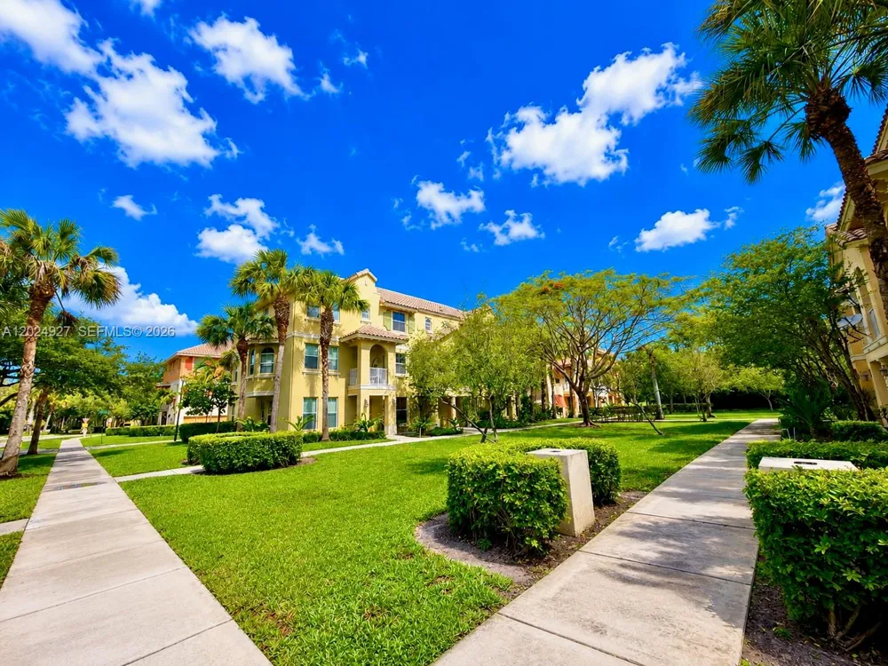 3909 White Peacock Ln Coconut Creek, FL 33073