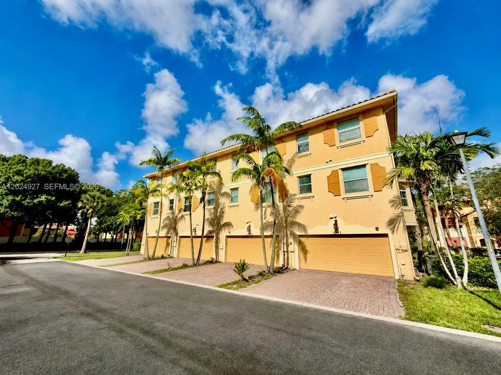 3909 White Peacock Ln Coconut Creek, FL 33073