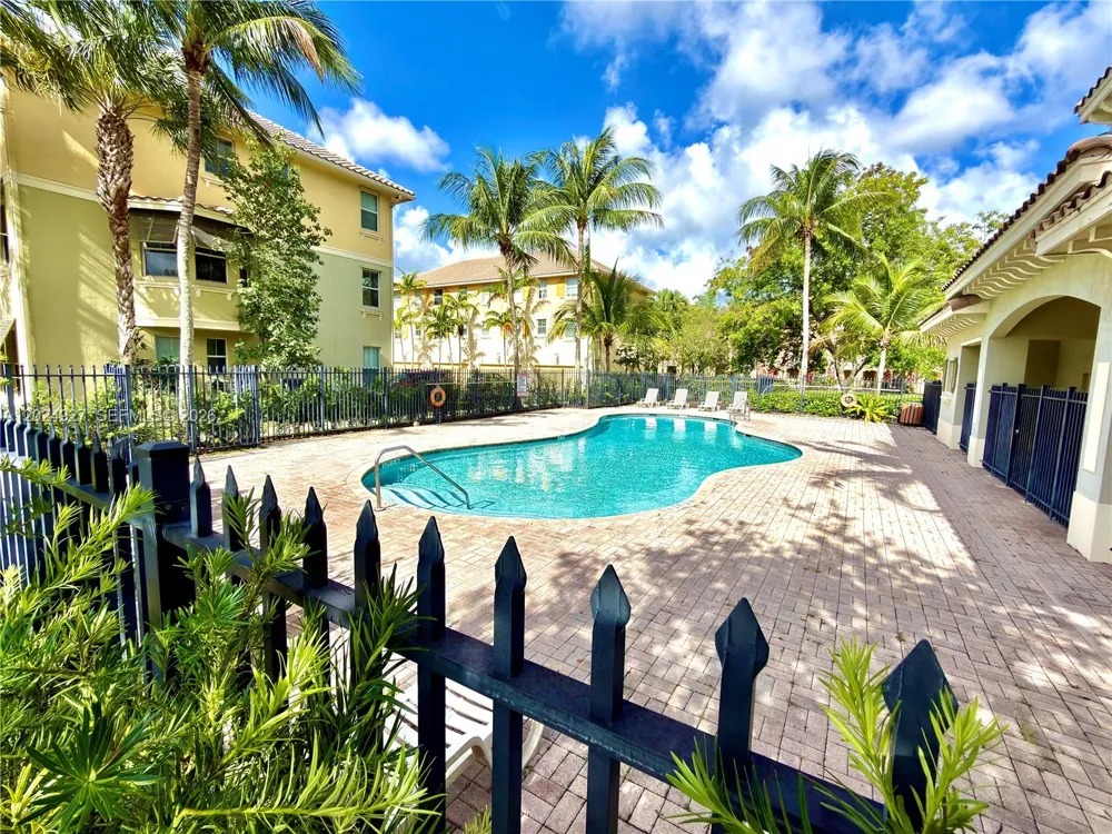 3909 White Peacock Ln Coconut Creek, FL 33073