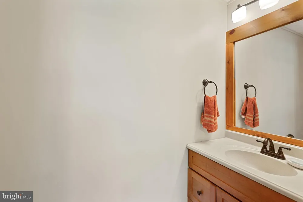 21117 MINE MOUNTAIN Bergton, VA 22811