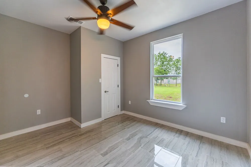 328 E Norway Street Walnut Springs, TX 76690