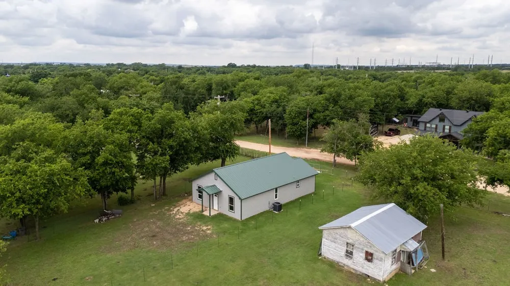 328 E Norway Street Walnut Springs, TX 76690