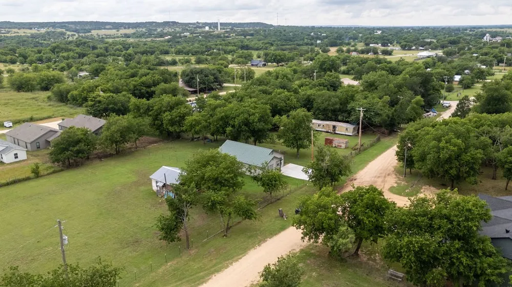 328 E Norway Street Walnut Springs, TX 76690