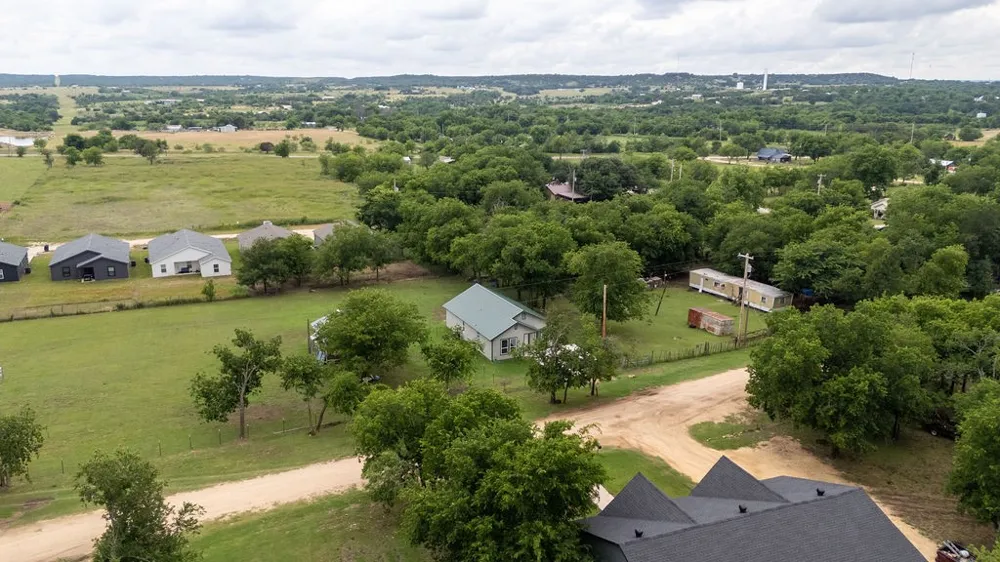 328 E Norway Street Walnut Springs, TX 76690