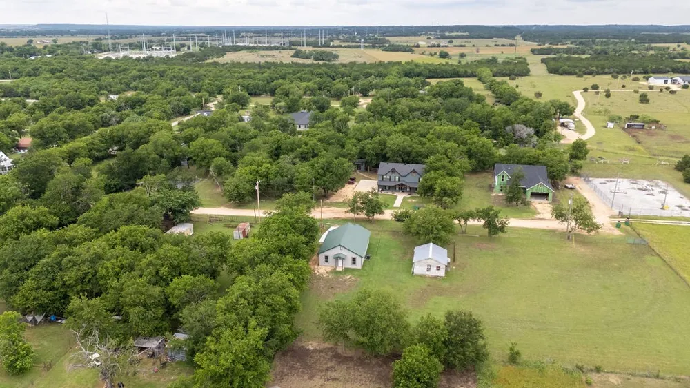 328 E Norway Street Walnut Springs, TX 76690