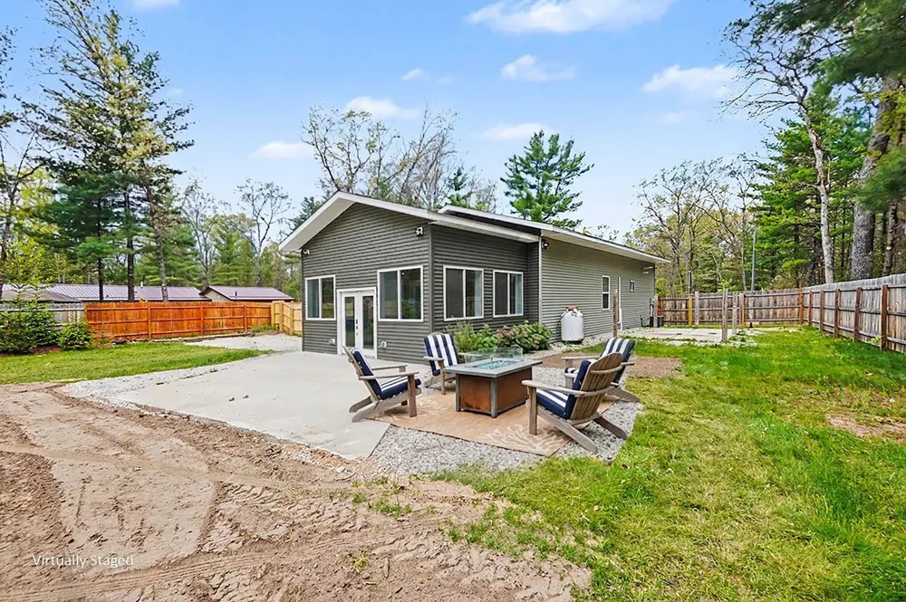 1581 Lone Pine Drive Peacock Township, MI 49304