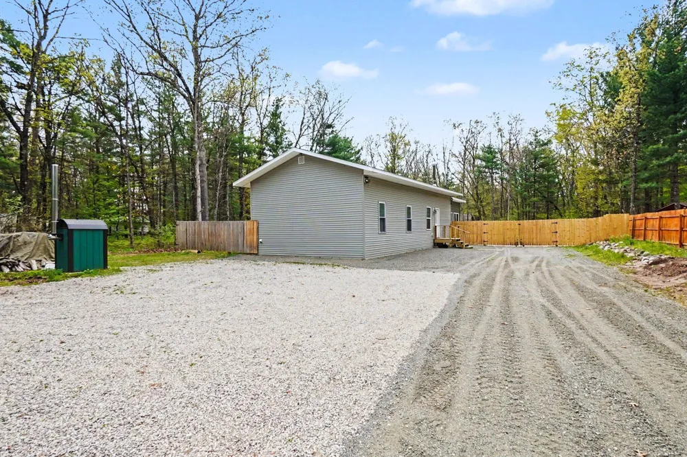 1581 Lone Pine Drive Peacock Township, MI 49304