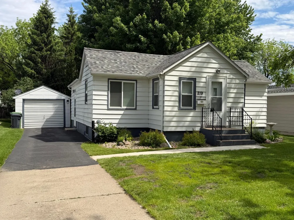 219 10th Avenue Worthington, MN 56187