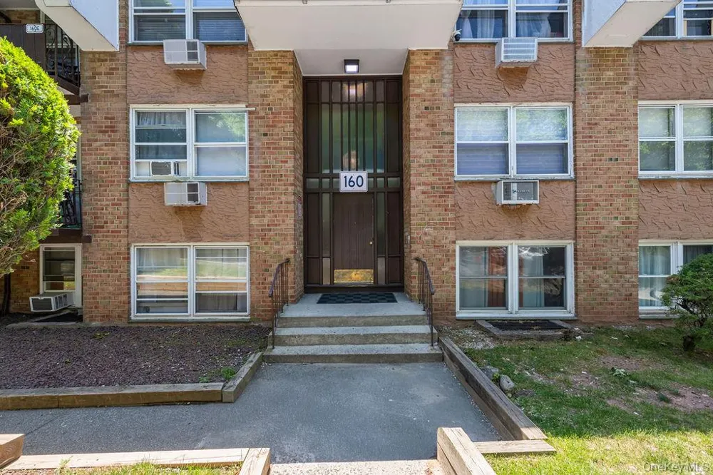 160 E Kearsing Parkway Monsey, NY 10952