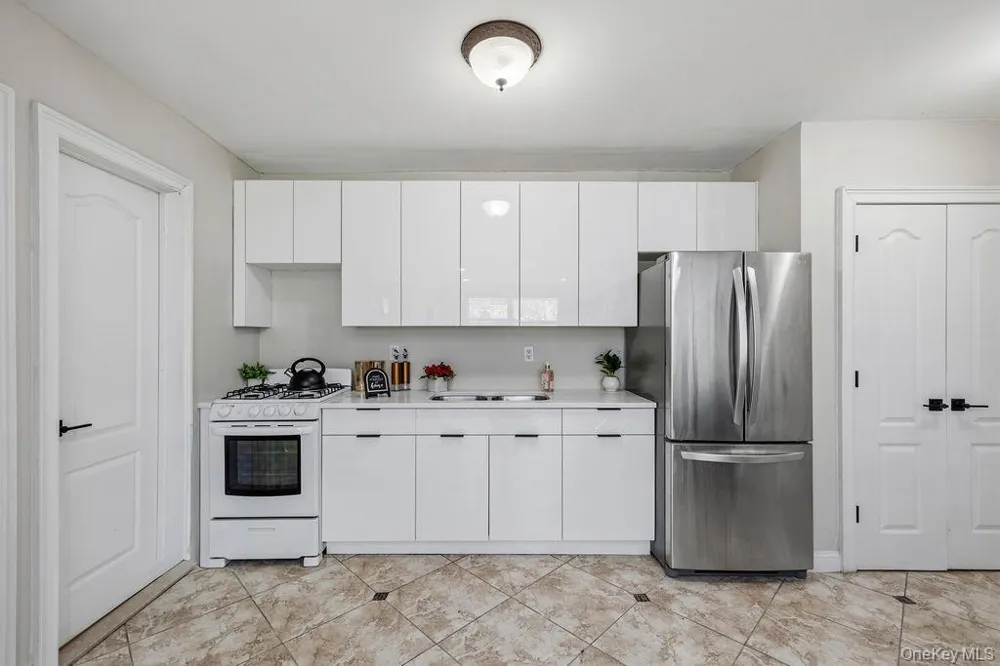 160 E Kearsing Parkway Monsey, NY 10952