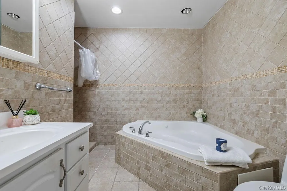 160 E Kearsing Parkway Monsey, NY 10952