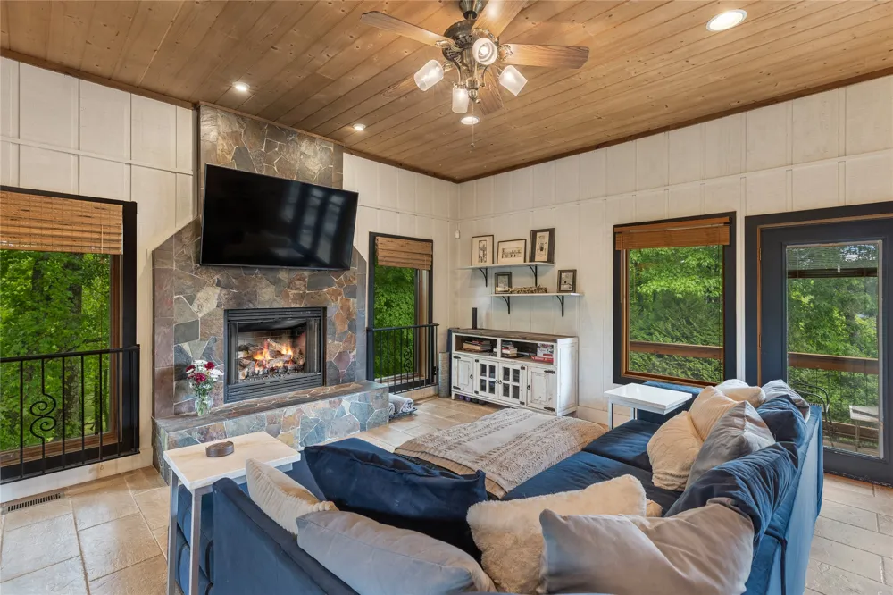 36 Heavens Gate Lane Glenville, NC 28736