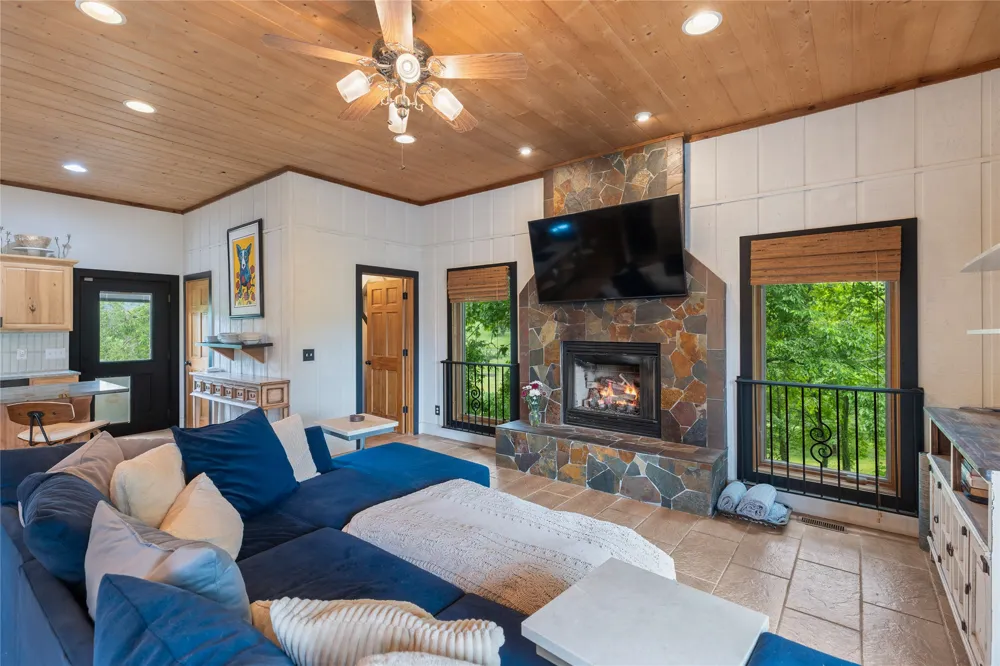 36 Heavens Gate Lane Glenville, NC 28736