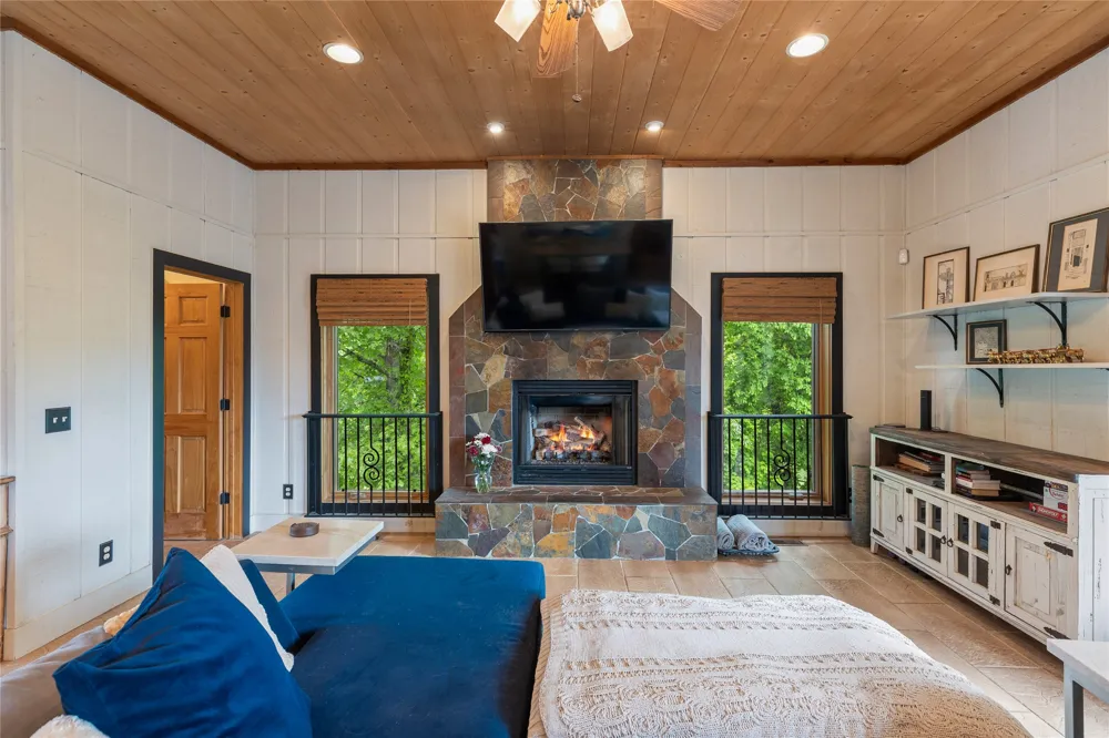 36 Heavens Gate Lane Glenville, NC 28736
