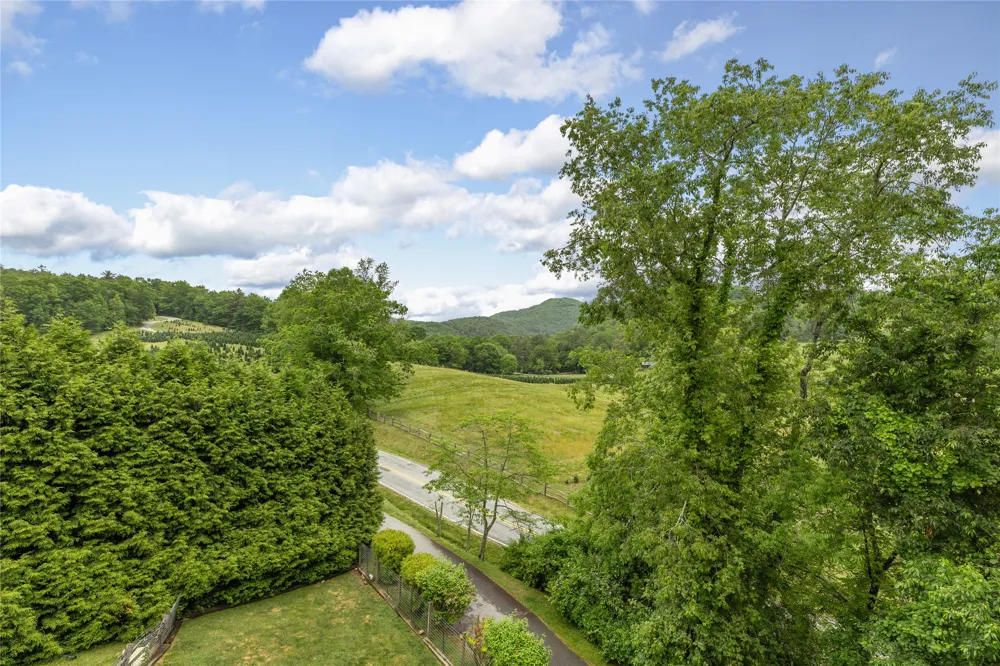 36 Heavens Gate Lane Glenville, NC 28736