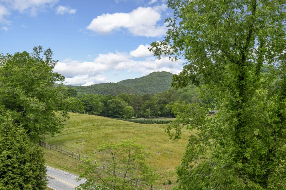 36 Heavens Gate Lane Glenville, NC 28736