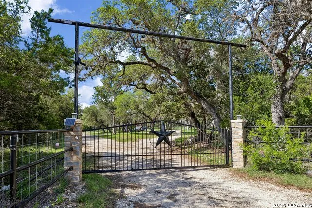 575 County Road 342 Hondo, TX 78861