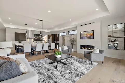 49266 Villa Court