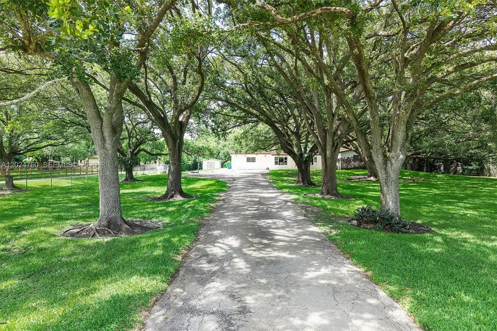 13821 Mustang Trl Southwest Ranches, FL 33330