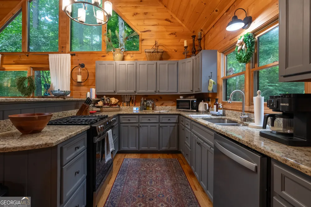 73 Horizon LN Epworth, GA 30541