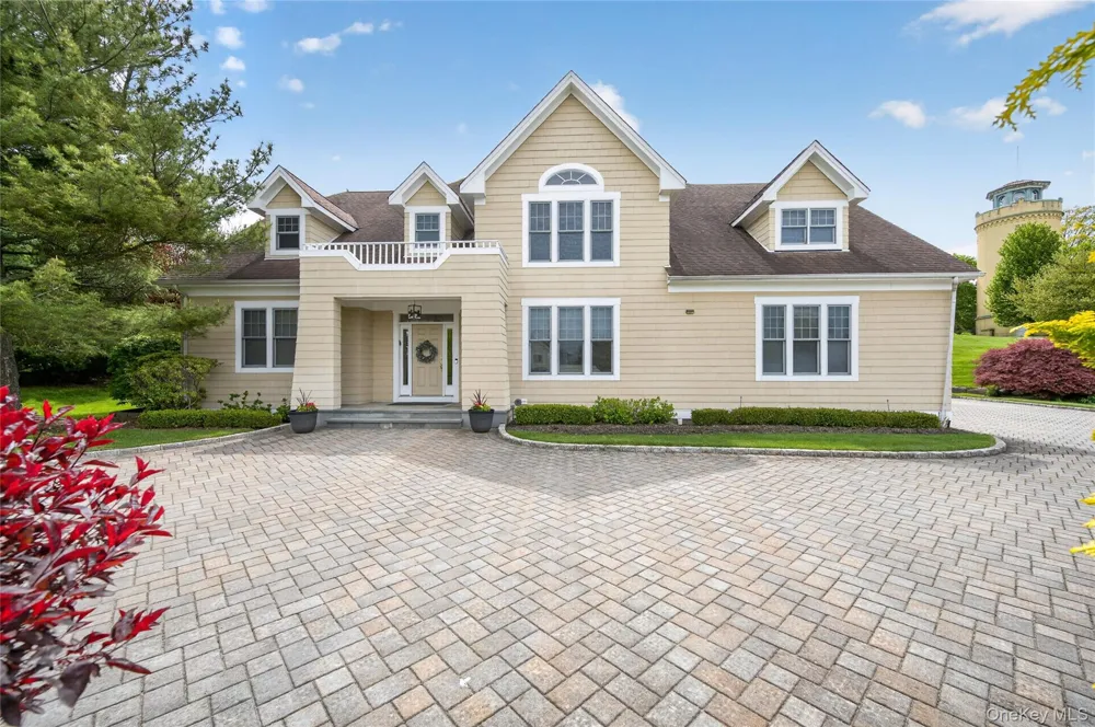 62 Pembroke Drive Glen Cove, NY 11542