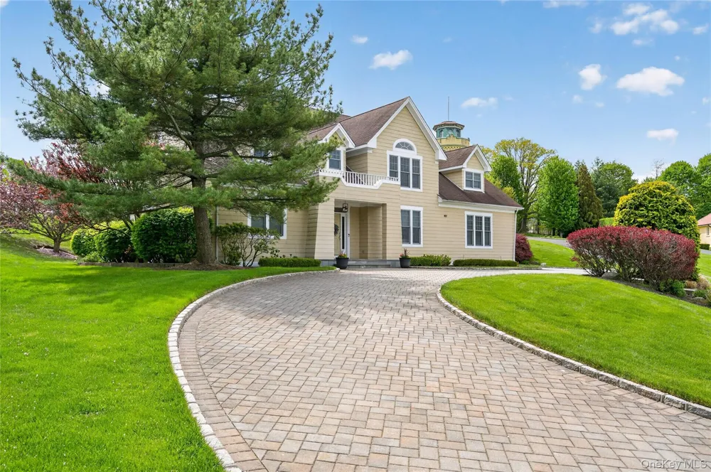 62 Pembroke Drive Glen Cove, NY 11542