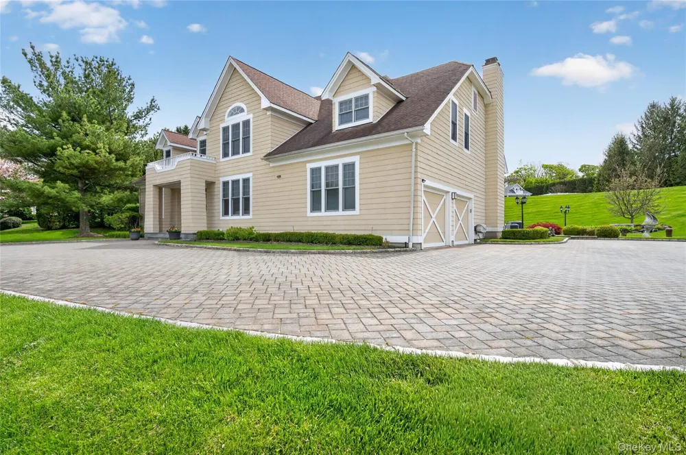 62 Pembroke Drive Glen Cove, NY 11542
