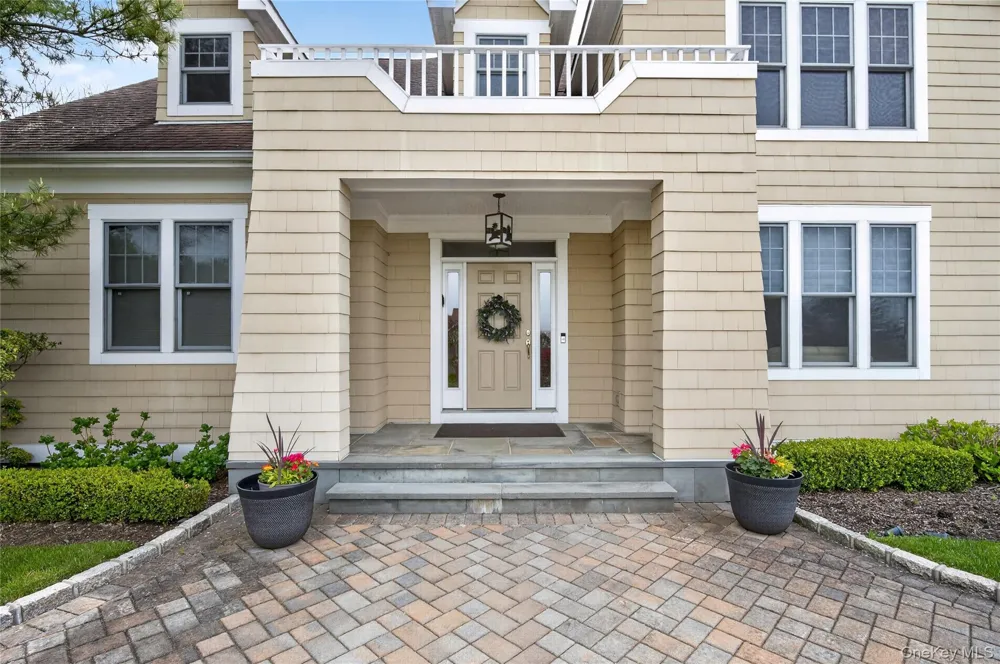 62 Pembroke Drive Glen Cove, NY 11542