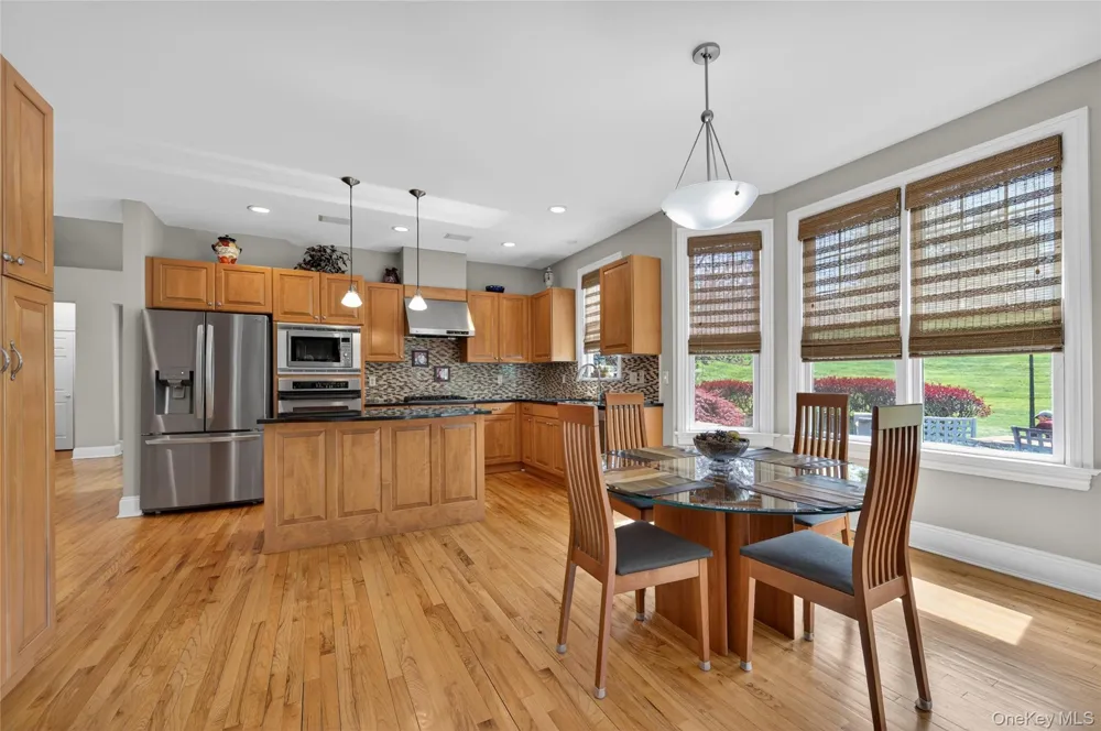 62 Pembroke Drive Glen Cove, NY 11542