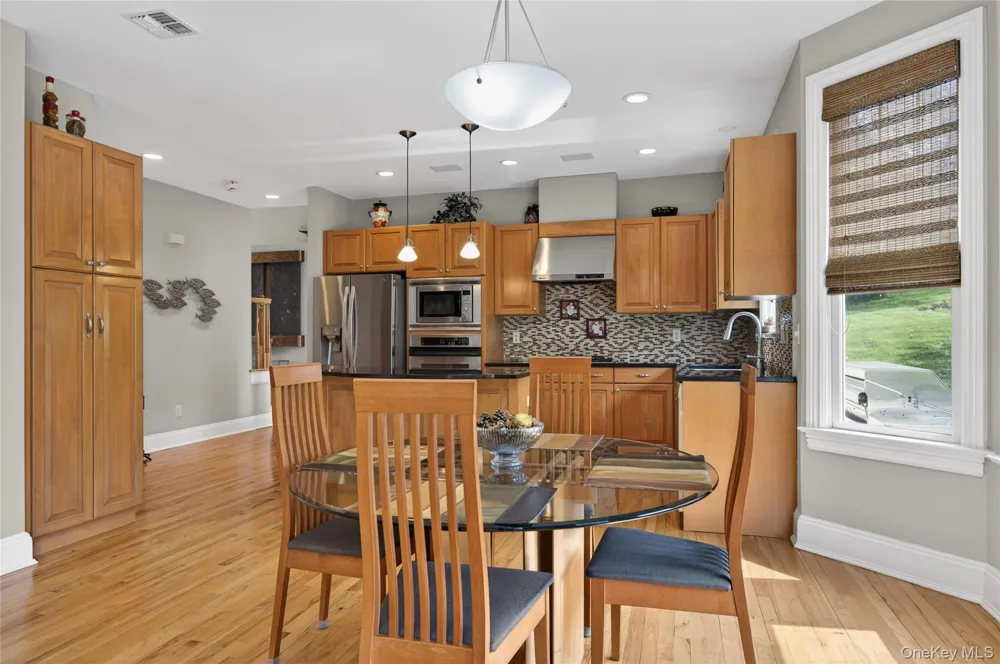 62 Pembroke Drive Glen Cove, NY 11542