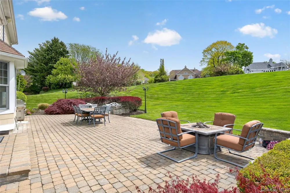 62 Pembroke Drive Glen Cove, NY 11542