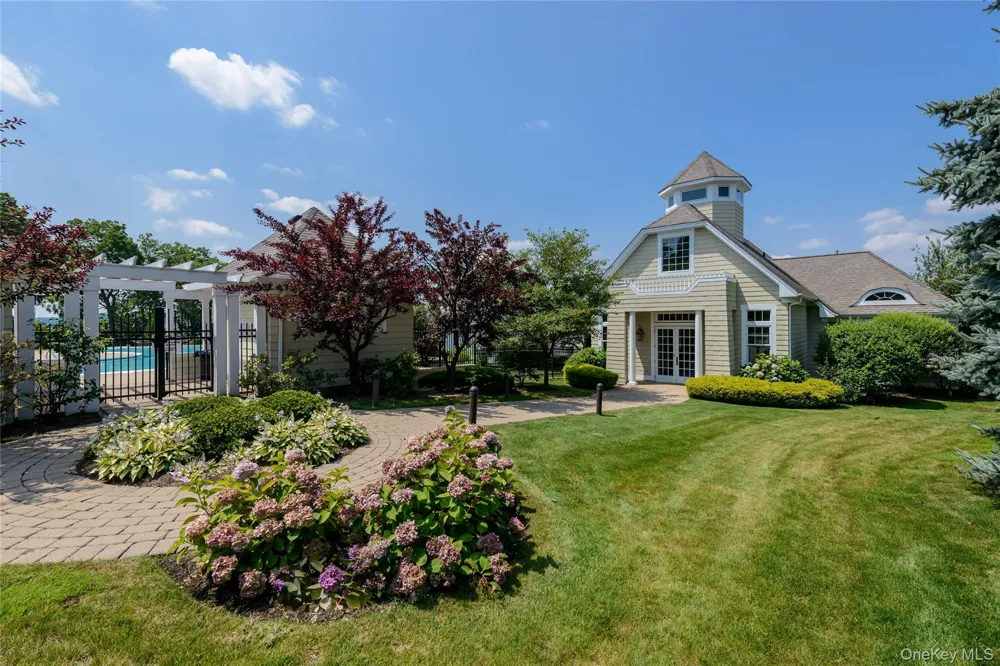 62 Pembroke Drive Glen Cove, NY 11542